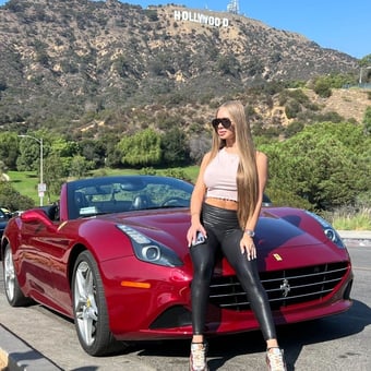 30-Minute Hollywood Tour in a Luxurious Sports Car