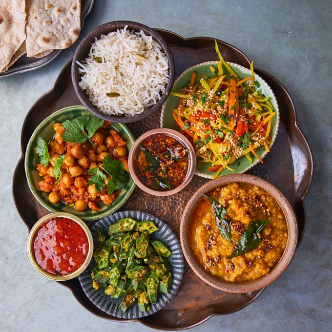Vegetable thai red conseillier curry jamie oliver