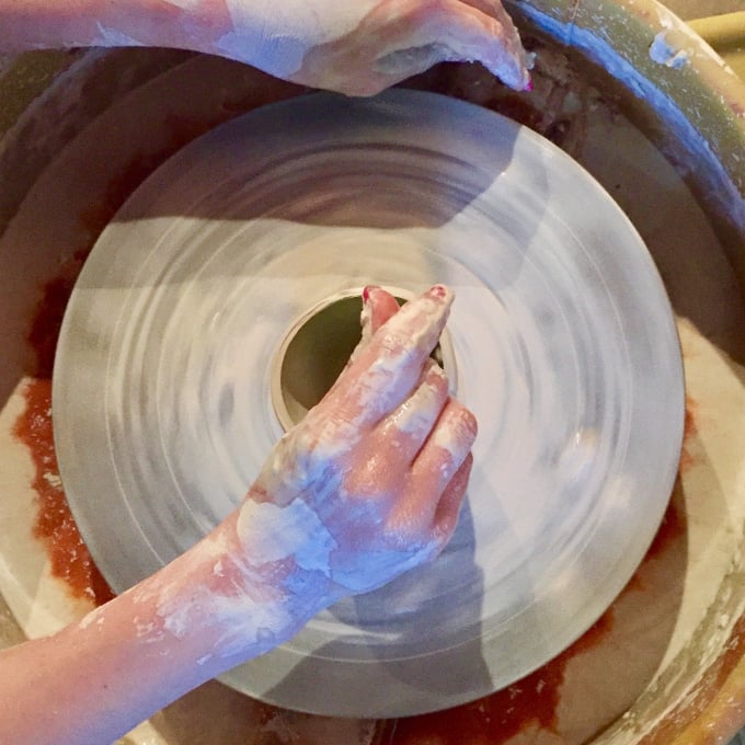 Spinning pottery wheel