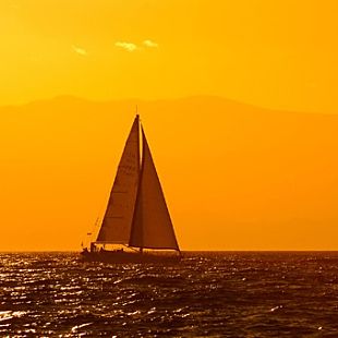 Sunset Sailing Cruise in Austin