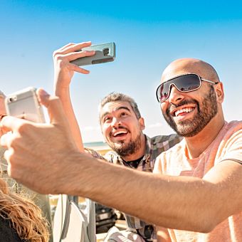 2-Day Hop-On Hop-Off Bus Pass with Celebrity Homes Tour