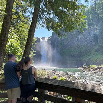 Snoqualmie Waterfalls and Woodinville Wineries Adventure